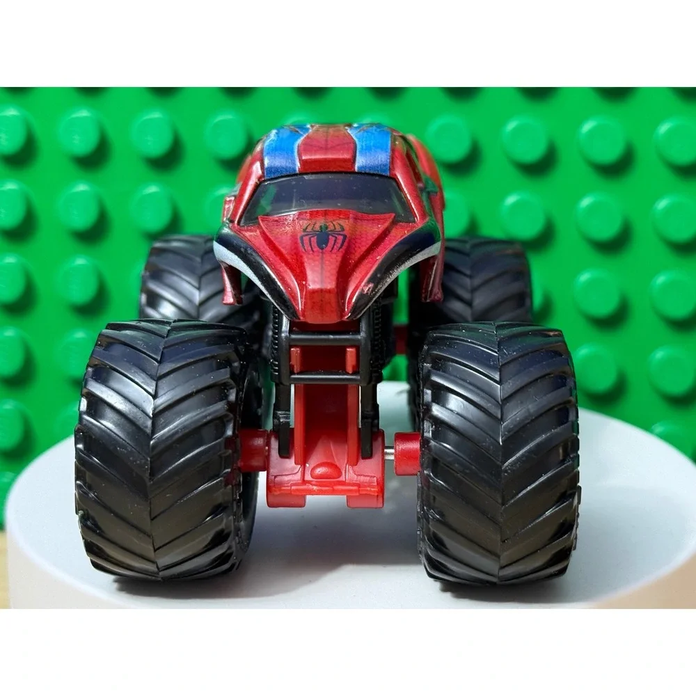 Monster Jam The Amazing Spider-Man Monster Truck 1:64 Die-Cast Marvel Red Blue